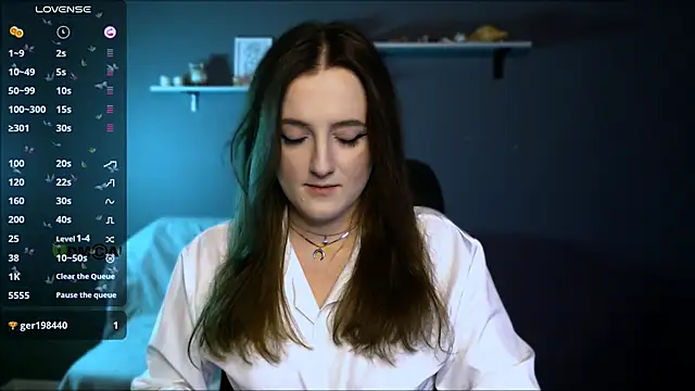 luna berryy online show from November 10, 2025, 8:30 pm