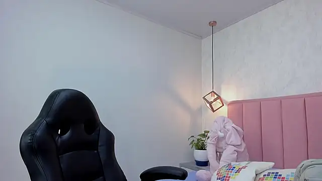 Snapshot of MAYROBERTSS chatting on February 13, 2025, 12:32 pm MAYROBERTSS online show from February 13, 2025, 12:32 pm