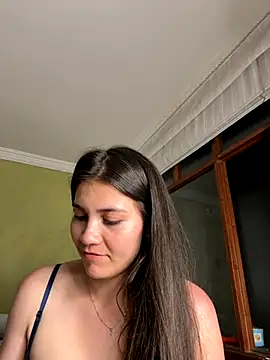 aurora divine online show from September 22, 2025, 11:40 pm