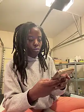 choclatepeaach online show from November 10, 2025, 10:42 pm