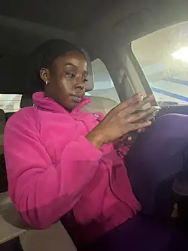 choclatepeaach online show from March 31, 2026, 4:07 pm