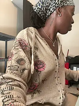 choclatepeaach online show from April 7, 2026, 6:19 pm