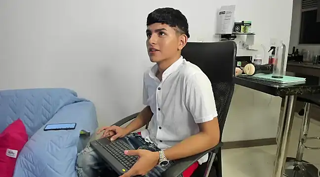 Snapshot of Lyam_ap chatting on January 11, 2025, 6:56 am Lyam ap online show from January 11, 2025, 6:56 am