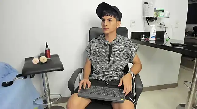 Snapshot of Lyam_ap chatting on January 15, 2025, 8:41 am Lyam ap online show from January 15, 2025, 8:41 am