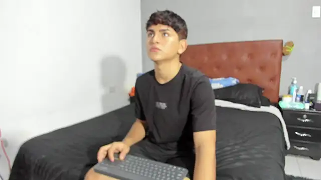 Snapshot of Lyam_ap chatting on March 18, 2025, 8:37 pm Lyam ap online show from March 18, 2025, 8:37 pm