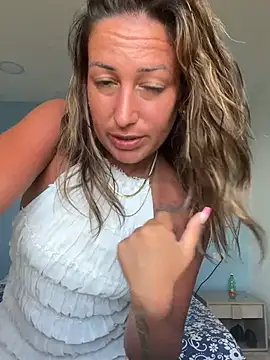 Snapshot of feetqueen96 chatting on July 15, 2026, 4:34 pm feetqueen96 online show from July 15, 2026, 4:34 pm