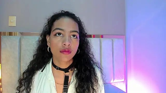 Snapshot of AntonellaHall_ chatting on November 14, 2025, 11:42 am AntonellaHall online show from November 14, 2025, 11:42 am