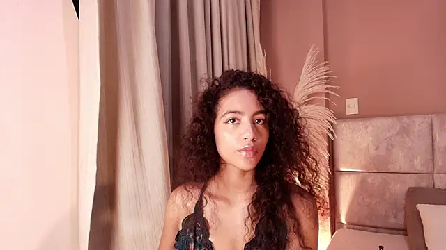 Snapshot of AntonellaHall_ chatting on March 4, 2026, 6:36 pm AntonellaHall online show from March 4, 2026, 6:36 pm