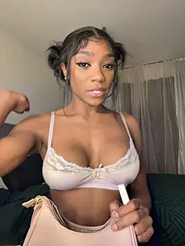 Snapshot of MelaniMelanin chatting on April 8, 2026, 12:16 pm MelaniMelanin online show from April 8, 2026, 12:16 pm