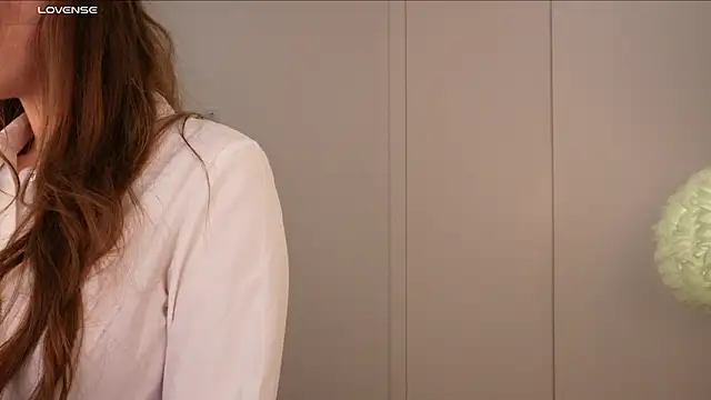 Lilly Colins online show from January 30, 2025, 7:15 pm