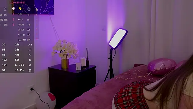 Lilly Colins online show from February 24, 2025, 3:53 pm