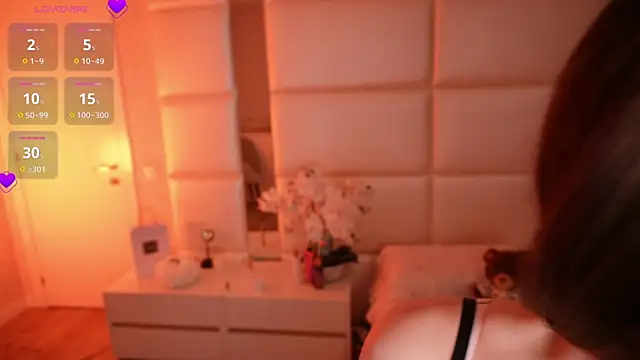 Lilly Colins online show from November 13, 2025, 8:30 pm