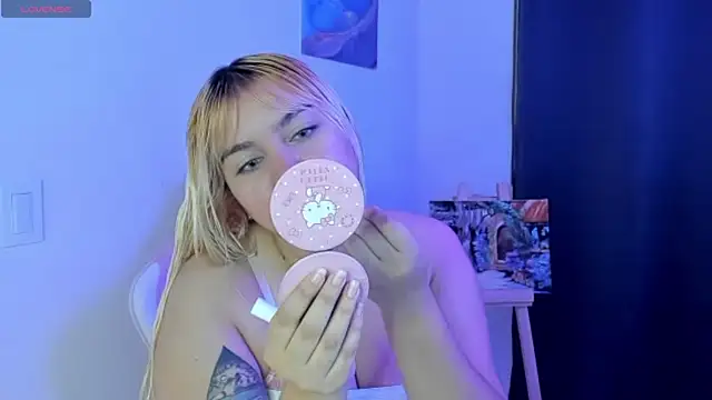 Snapshot of Pretty__zoe chatting on February 11, 2025, 11:54 pm Pretty zoe online show from February 11, 2025, 11:54 pm