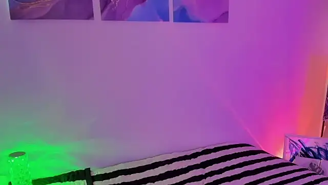 Snapshot of Pretty__zoe chatting on March 18, 2025, 8:04 pm Pretty zoe online show from March 18, 2025, 8:04 pm