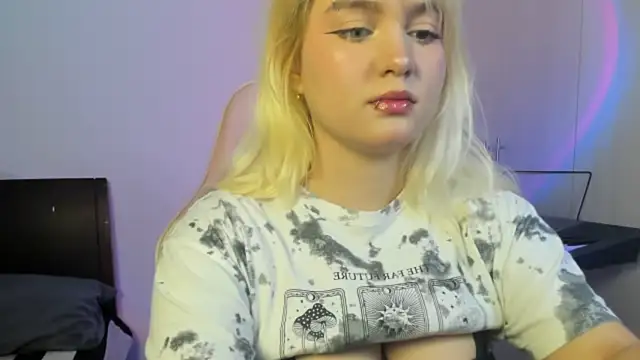 Snapshot of Pretty__zoe chatting on October 4, 2025, 6:17 pm Pretty zoe online show from October 4, 2025, 6:17 pm