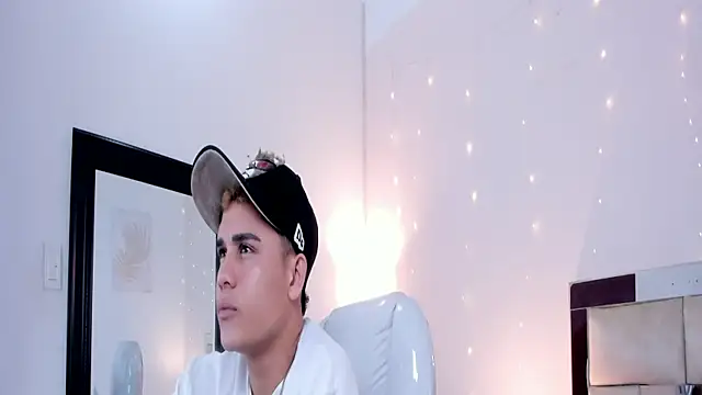 saraandstiven online show from March 7, 2025, 3:19 am