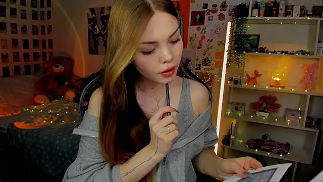 AkiraKatsu online show from November 23, 2025, 10:15 am