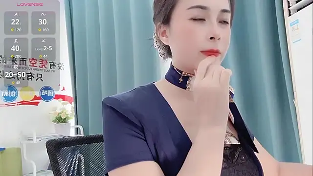 Snapshot of Qwi-V1 chatting on September 13, 2025, 8:14 am Qwi-V1 online show from September 13, 2025, 8:14 am