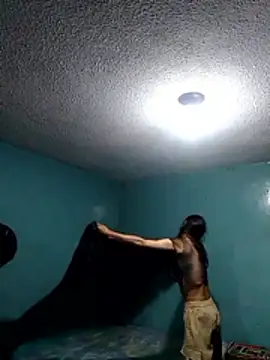 Snapshot of Alisson_420 chatting on April 8, 2026, 10:43 pm Alisson 420 online show from April 8, 2026, 10:43 pm