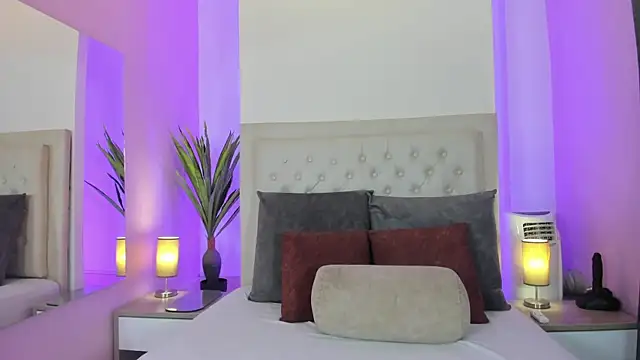 nicolle pierce online show from April 4, 2026, 12:35 pm