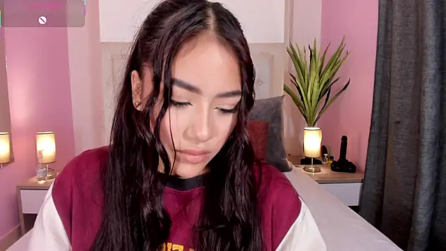 Snapshot of nicolle_pierce chatting on May 9, 2026, 2:44 pm nicolle pierce online show from May 9, 2026, 2:44 pm
