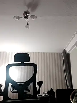 seniorVargas online show from November 1, 2025, 12:01 am