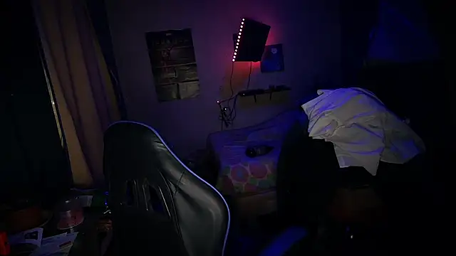 FrankGatsby11 online show from December 6, 2024, 12:16 pm