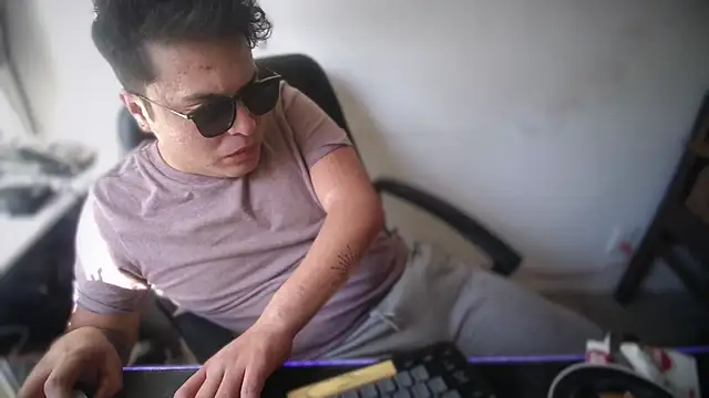 FrankGatsby11 online show from November 13, 2025, 8:41 pm