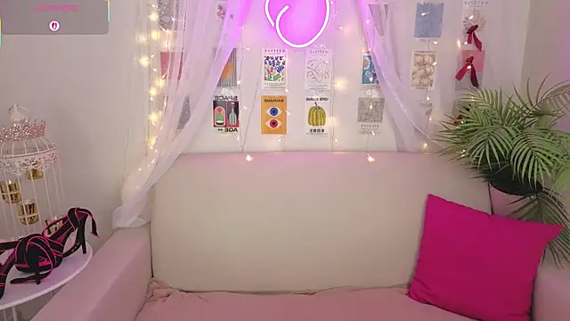 Angel Nikole online show from October 3, 2025, 1:24 am