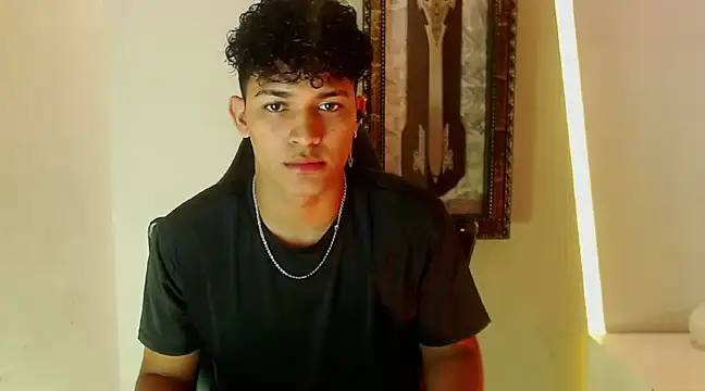 jamescurli  online show from January 4, 2025, 4:44 am