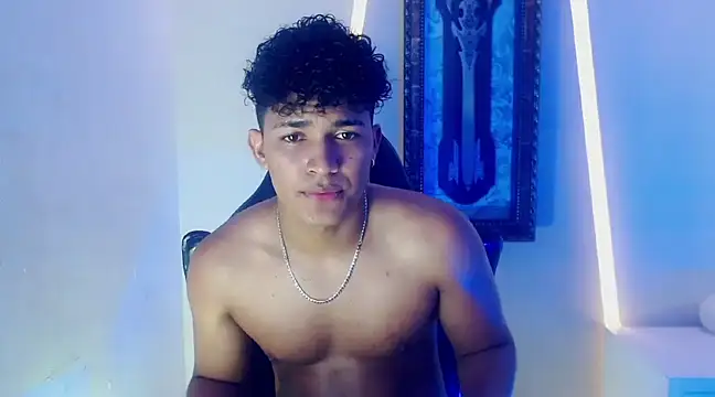 jamescurli  online show from January 4, 2025, 8:17 am