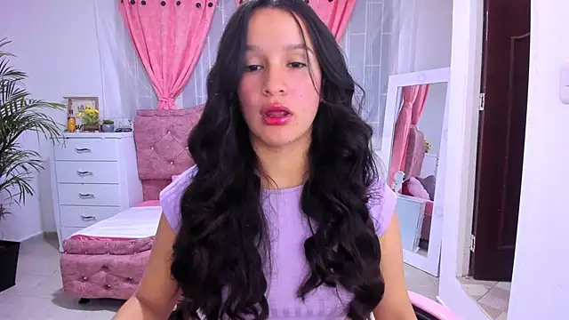 briandah  online show from September 9, 2025, 1:32 pm