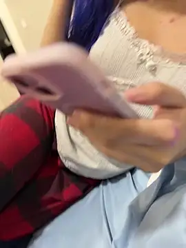 elikittens online show from November 19, 2025, 4:01 am