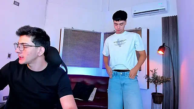 Sexy BoysW online show from March 6, 2026, 2:08 am