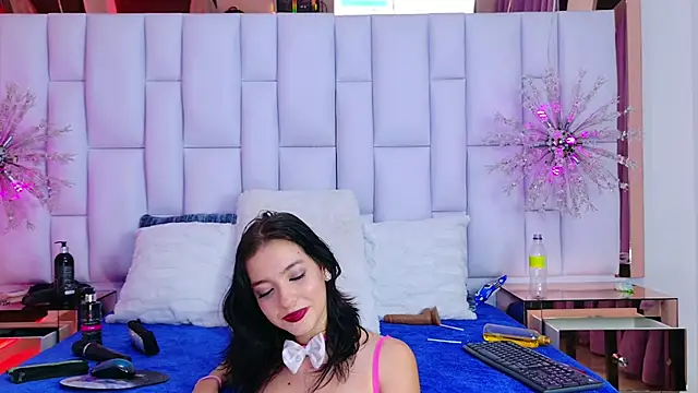 Snapshot of LiliFox18 chatting on December 22, 2024, 10:25 pm LiliFox18 online show from December 22, 2024, 10:25 pm