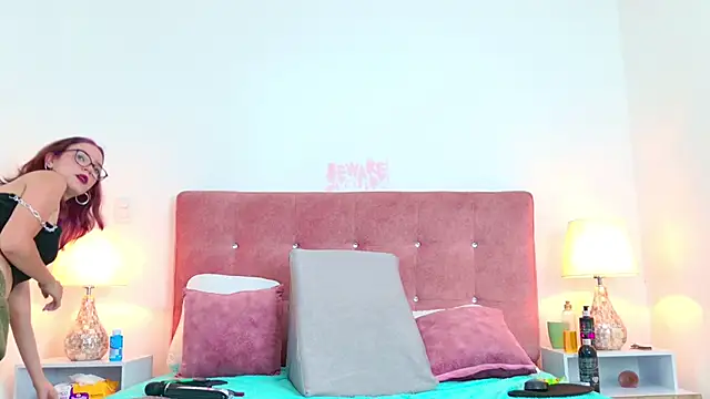 Snapshot of LiliFox18 chatting on December 28, 2024, 5:57 pm LiliFox18 online show from December 28, 2024, 5:57 pm