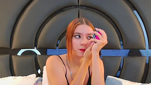 Snapshot of LiliFox18 chatting on March 9, 2025, 7:05 pm LiliFox18 online show from March 9, 2025, 7:05 pm