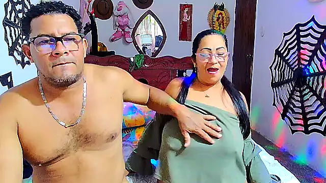 Snapshot of rosi_pamela chatting on November 1, 2025, 8:00 pm rosi pamela online show from November 1, 2025, 8:00 pm