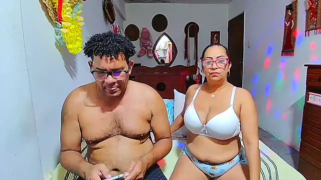 Snapshot of rosi_pamela chatting on April 18, 2026, 3:27 pm rosi pamela online show from April 18, 2026, 3:27 pm