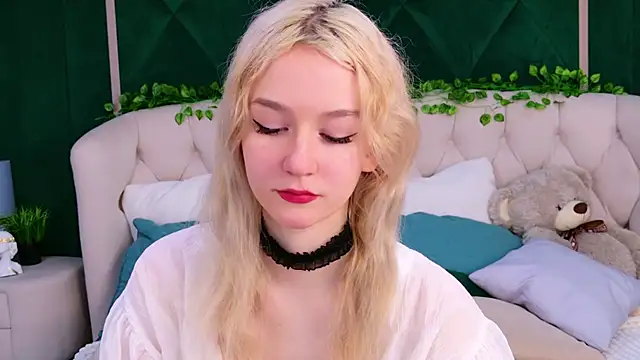 NaomiLoys online show from March 6, 2025, 8:48 pm