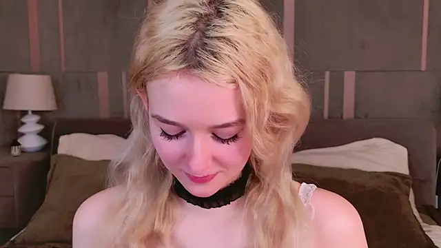 NaomiLoys online show from March 6, 2025, 11:53 pm