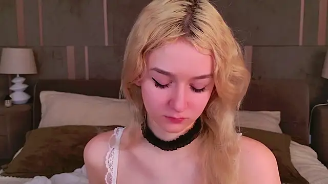 NaomiLoys online show from March 7, 2025, 8:44 pm