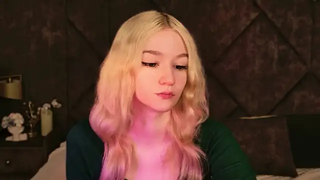 NaomiLoys online show from November 9, 2025, 10:35 am