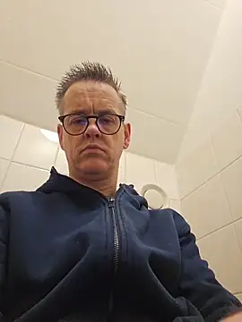 Hectorthyssen1 online show from March 15, 2026, 1:06 pm