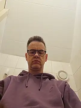 Hectorthyssen1 online show from April 12, 2026, 9:14 am