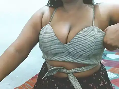 queen cute online show from April 18, 2026, 8:09 pm