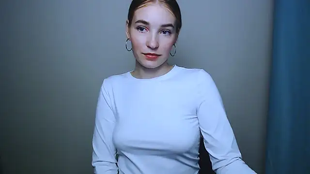 Snapshot of Queen_ofLove chatting on November 27, 2025, 8:00 pm Queen ofLove online show from November 27, 2025, 8:00 pm