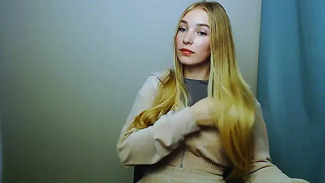 Snapshot of Queen_ofLove chatting on November 28, 2025, 11:29 pm Queen ofLove online show from November 28, 2025, 11:29 pm