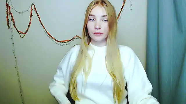 Snapshot of Queen_ofLove chatting on December 18, 2025, 8:59 pm Queen ofLove online show from December 18, 2025, 8:59 pm