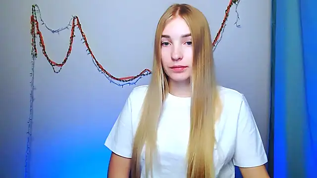 Snapshot of Queen_ofLove chatting on December 19, 2025, 3:08 pm Queen ofLove online show from December 19, 2025, 3:08 pm